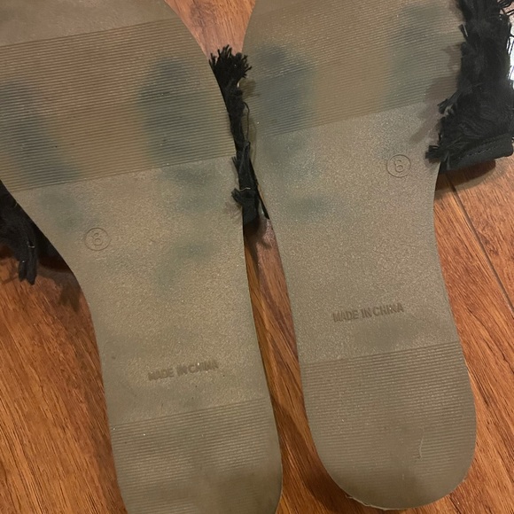 Old navy fluffy fringe sandals - Picture 3 of 3